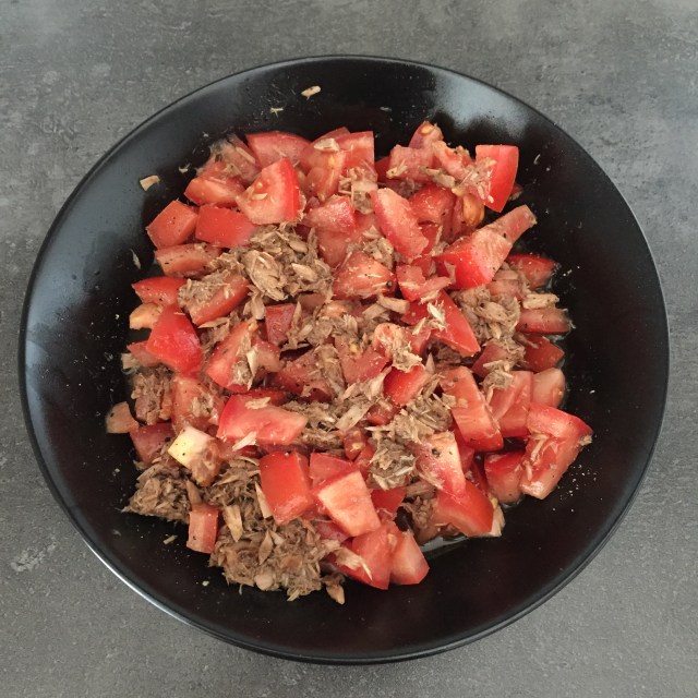Tomatensalat mit Thunfischdressing