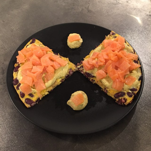 Lachsomlette Guacamole-Creme