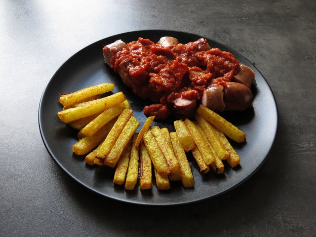 Currywurst mit Kohlrabipommes