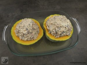 Kürbis mit Nuss-Käsefüllungvor dem Backen