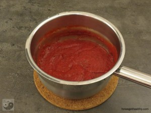 Tomatensoße für Lachs auf Zucchini