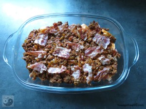 Süßkartoffel-Bacon-Auflauf vor dem Backen