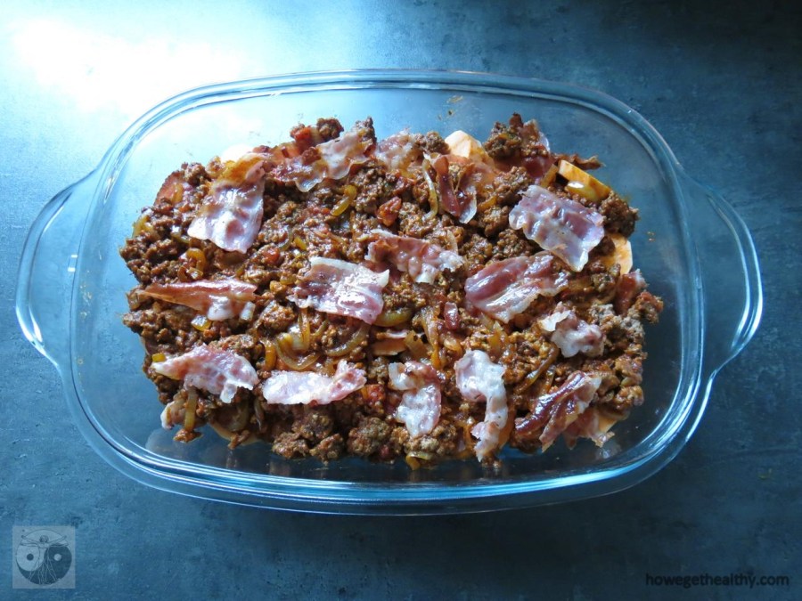 Süßkartoffel-Bacon-Auflauf vor dem Backen