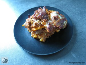 Süßkartoffel-Bacon-Auflauf auf dem Teller