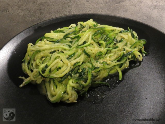 zucchininudeln-mit-pesto