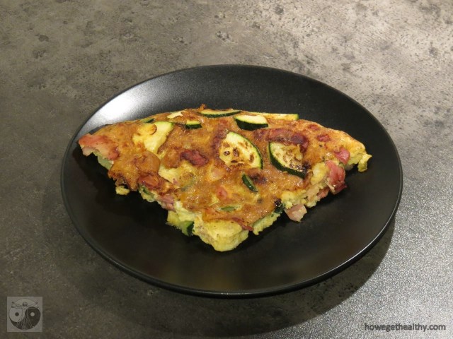 ruehrei-mit-doerrfleisch-und-zucchini