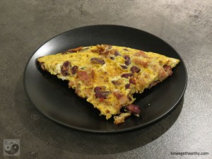 Rührei mit Currypaste, Dörrfleisch und Bohnen