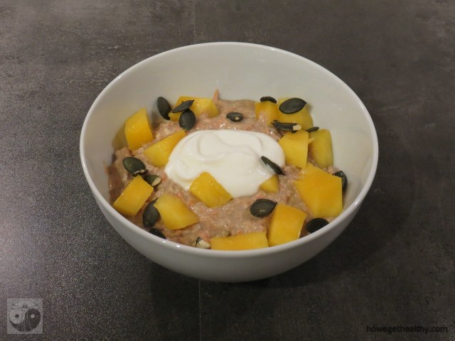 fruehstuecksbowl-mit-kokos-und-moeren