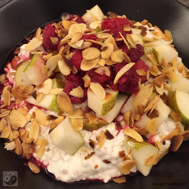 overnight-muesli-mit-obst-und-mandeln-nah