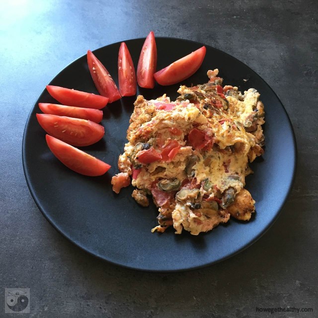 ruehrei-mit-miesmuscheln-und-tomaten