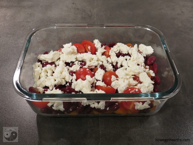 lunchbox-gemischter-salat-mit-kidneybohnen-und-feta