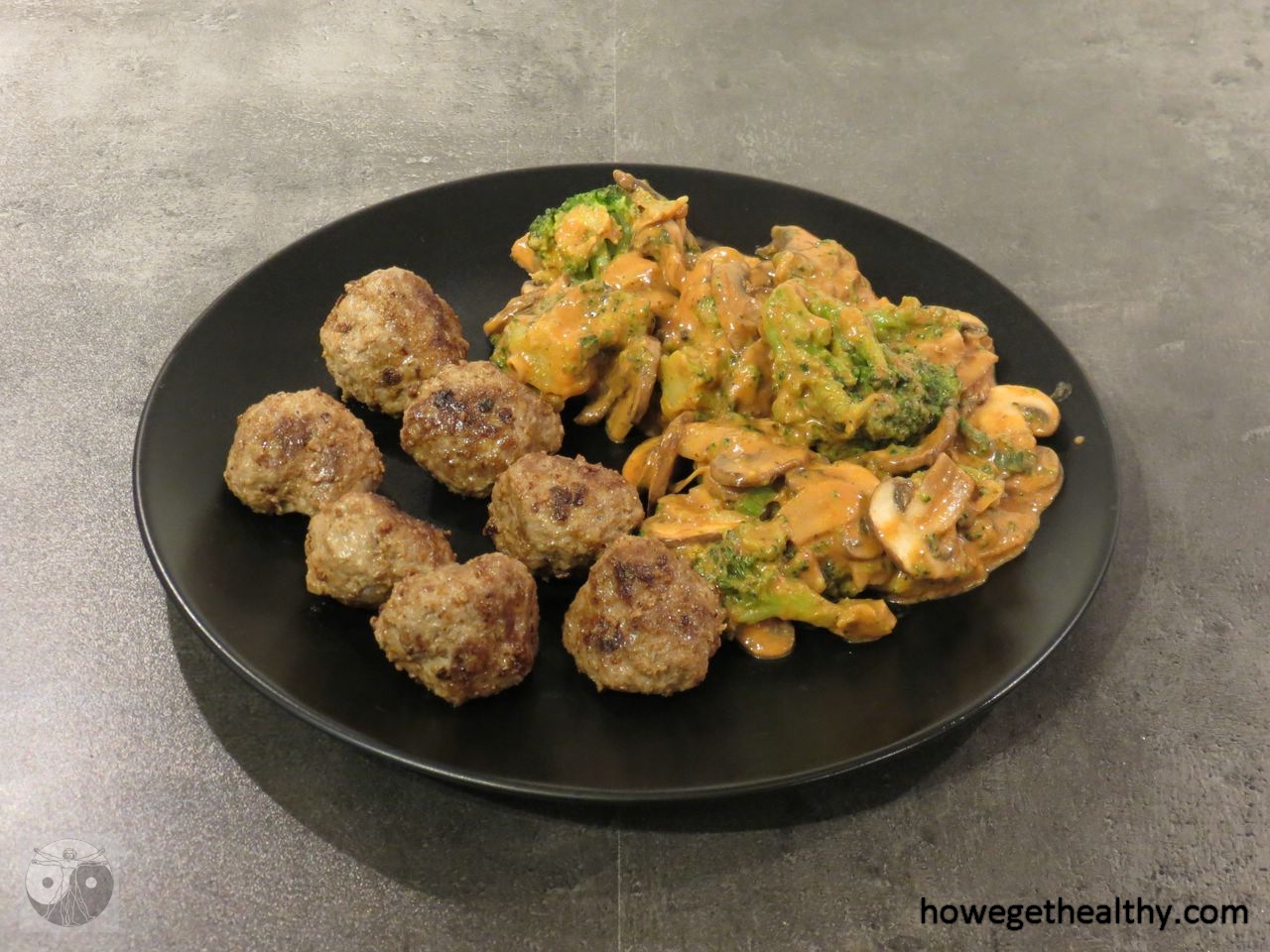 Cremige Pilz-Brokkoli-Pfanne mit Hackbällchen – howegethealthy