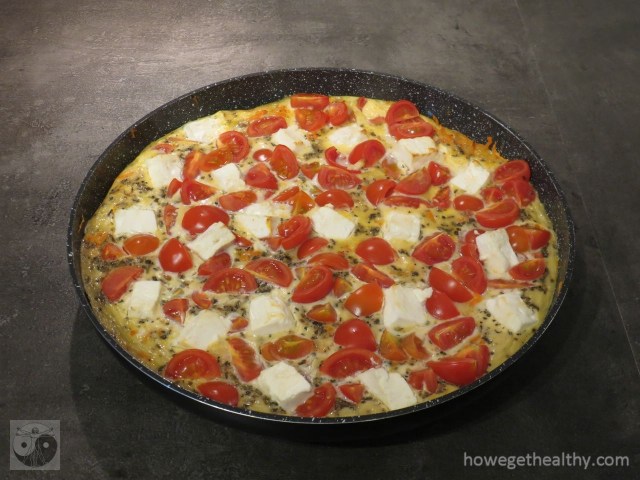 Ofenfrittata mit Feta und Tomaten