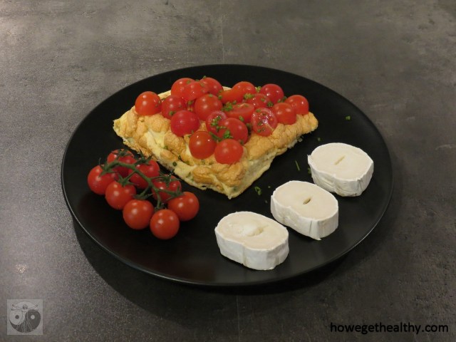Soufflé-Omlette mit Ziegenkäse und Tomaten