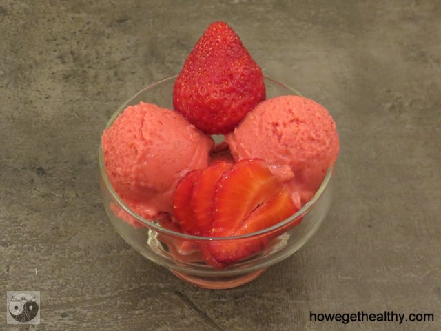 Low Carb Erdbeereis