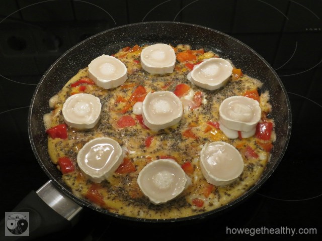 Ruehrei mit Paprika und Ziegenkaese