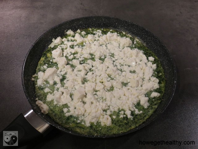 Ruehrei mit Spinat und Feta