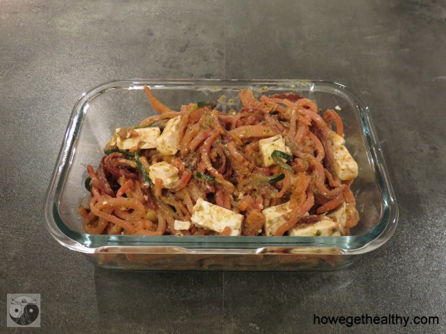 Gemuesenudeln mit Feta und Pesto