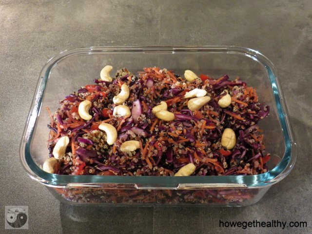 Quinoa-Salat mit Erdnussdressing