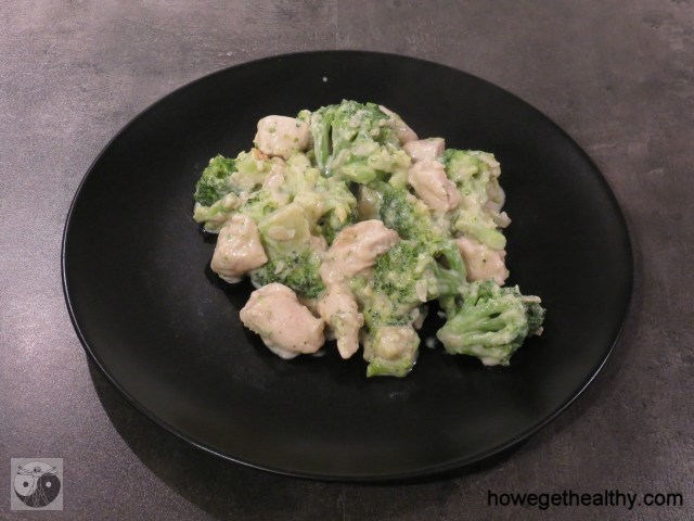 Haehnchen mit Brokkoli in Kokos-Erdnusssosse