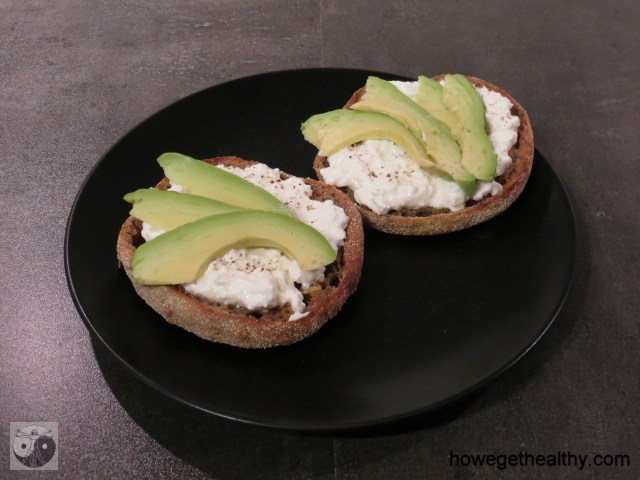 Toasties mit Huettenkaese und Avocado