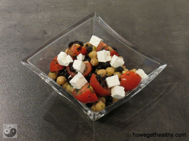 Bohnen-Kichererbsensalat mit Tomaten und Feta